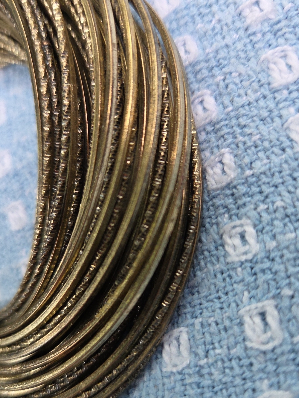 Multi-Strand Stack Of 80 Single Interlocking Bracelets. - Picture 5 of 11